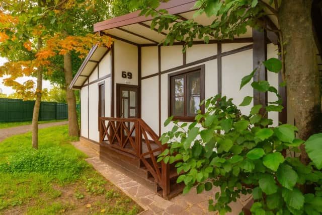 Коттедж люкс двухкомнатный, 62 м² с верандой — парк-отель «Истра»